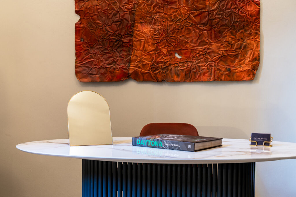 De Montel 1919: un interno progettato tra luce e materia