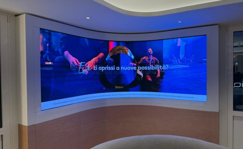 IQOS Boutique a Milano - Ledwall curvo