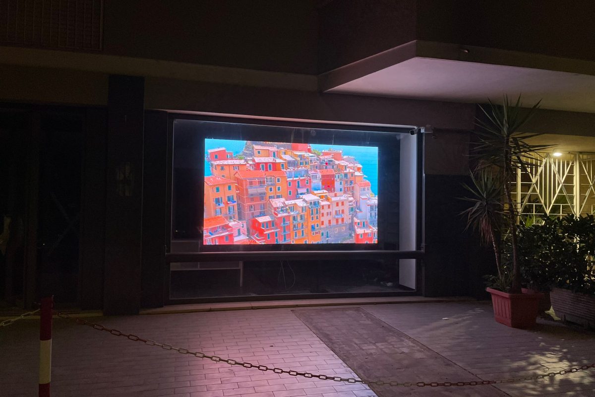 ledwall-esterno-sera-WA0002